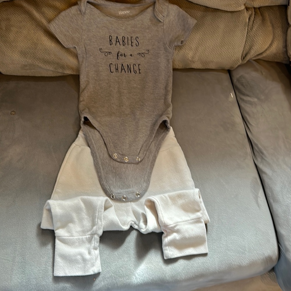 Hanes outfit with onesie size 18 months
